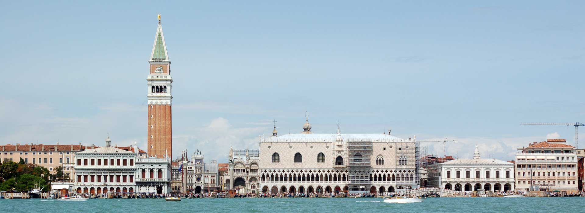 Erlebe die Lagunenstadt Venedig mit seinen prächtigen Kanälen und Palästen